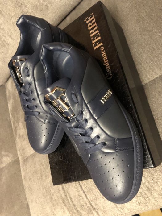 Продам новые, оригинальные кроссовки  FERRE