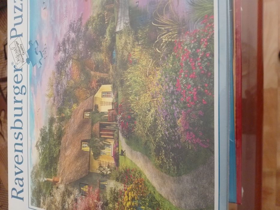 Продавам пъзели Чисто нови  .6 бр.по 1000 части и 1 бр .от 500 части.