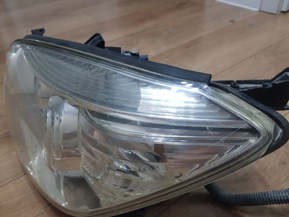 Продам фару на рав4