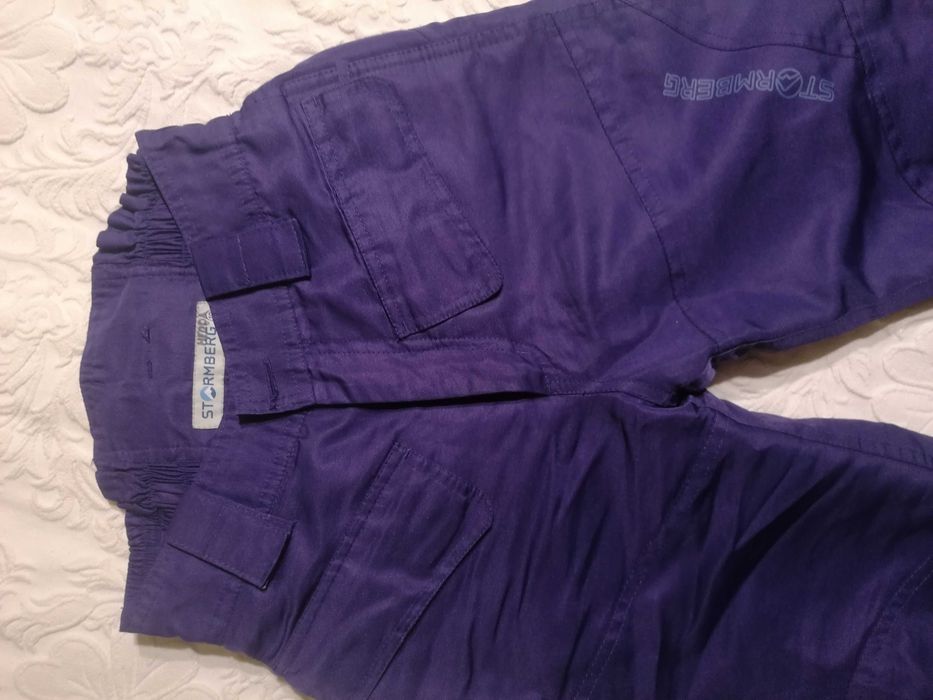 Pantaloni ski fete, 10 ani /45 lei