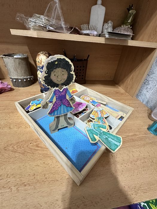 Деревянная игрушка куклы с одеждами на магните