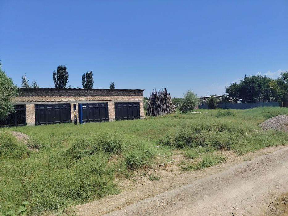30 sotix yer + bino sotiladi. Narx kelishiladi.