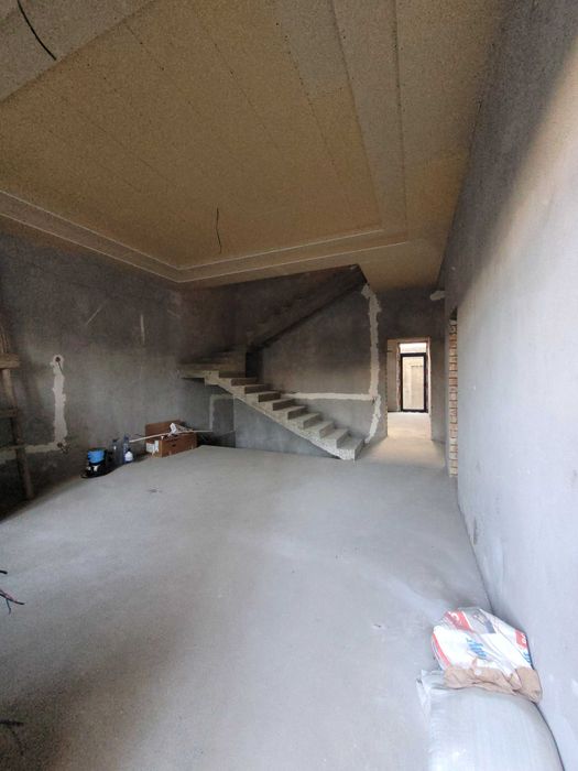 Хонобода коробка холатида уй сотилади