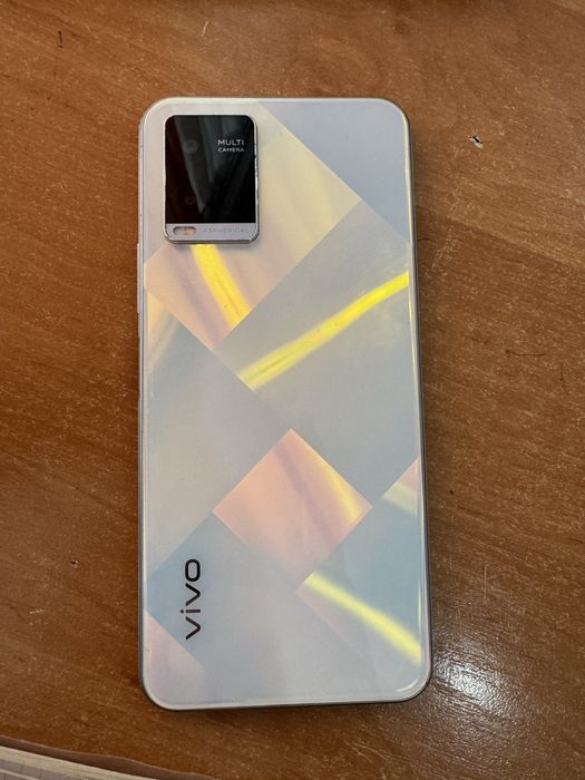 Телефон Vivo Y21