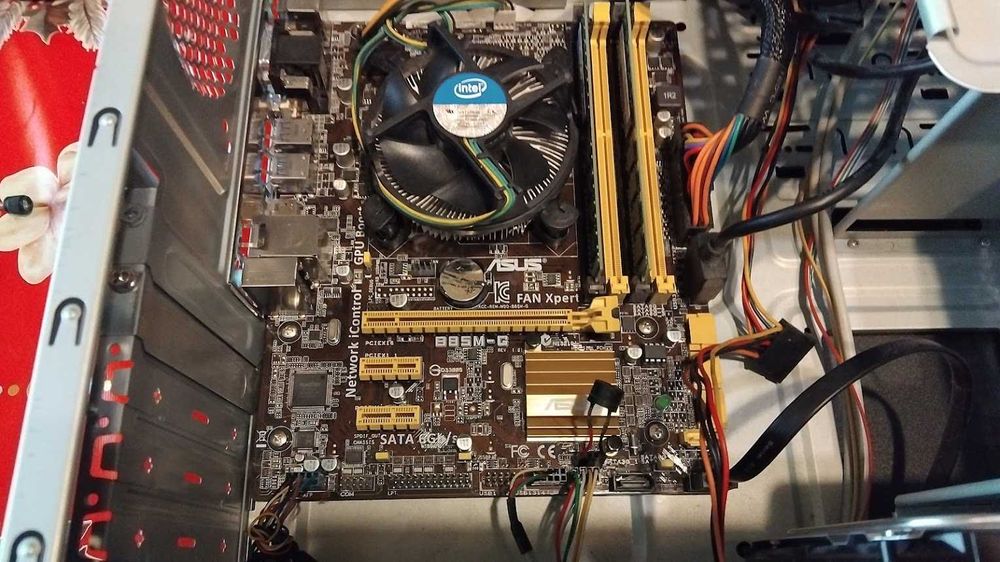 Настолен компютър Intel Core i3-4130, 8GB RAM, 1.0TB HDD,128GB SSD