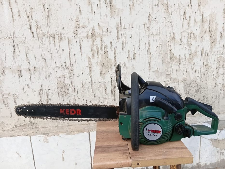 Продам бензопилу