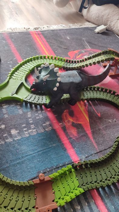 Дино писта 200 части