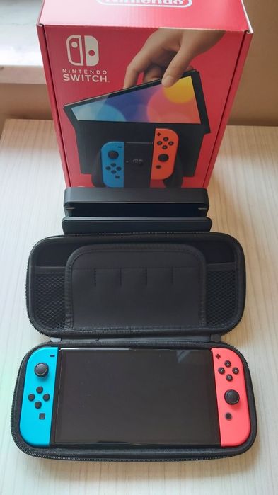 Consola Nintendo Switch OLED - pachet complet + 2 jocuri la alegere