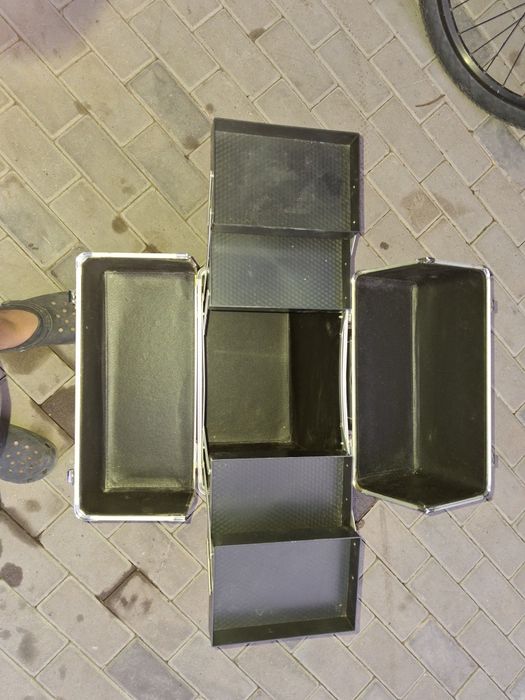 Продам маникюрный чемодан