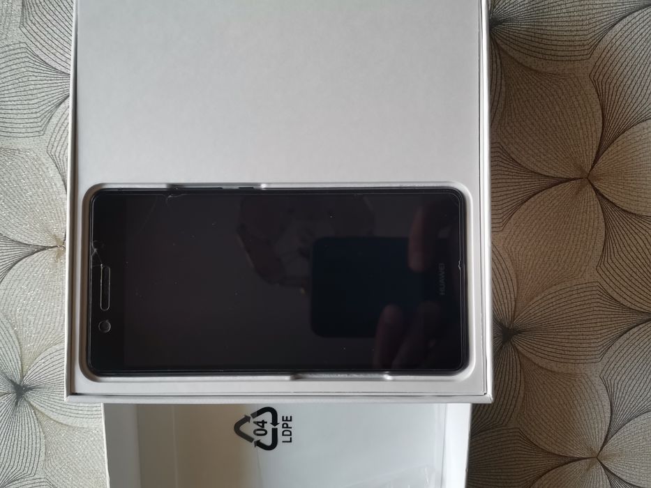 Huawei P9 lite с кутия и неизползвани зарядно и кабел