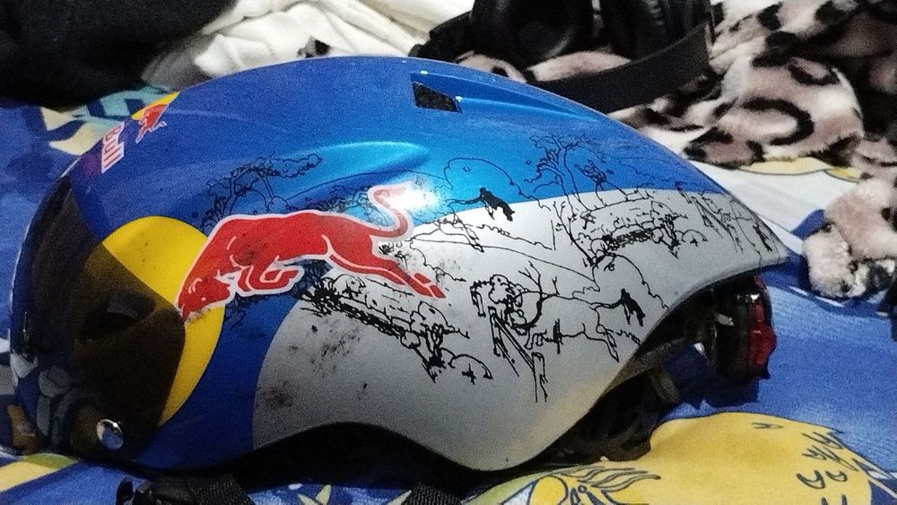 Шлем Вело Ред Булл