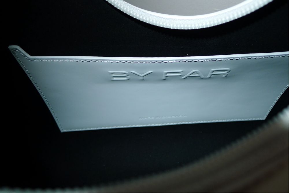 Оригинална чанта By Far Amber