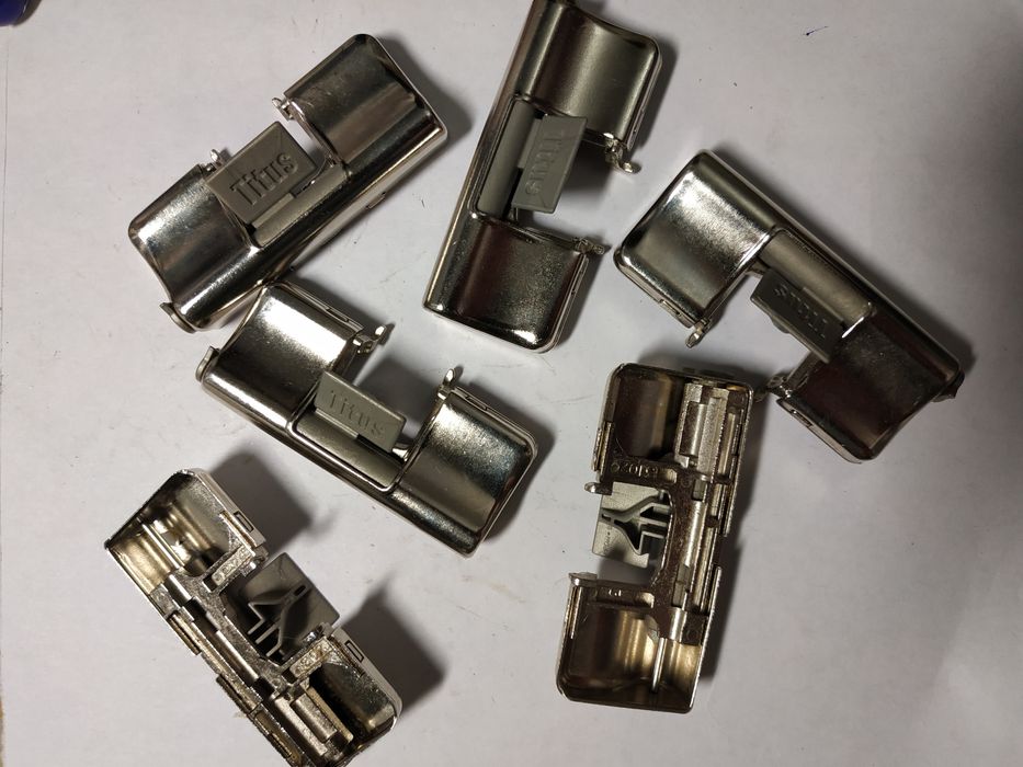 Фурнитура для стеклянных витрин