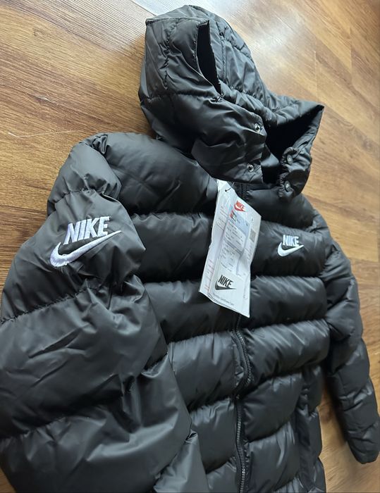 Мъжко,черно,зимно яке Nike с бродирано лого и сваляща се качулка