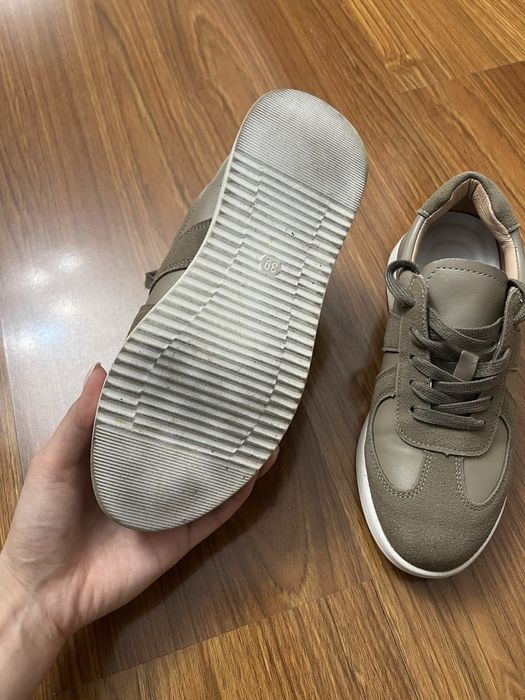 Продам кроссовки летние