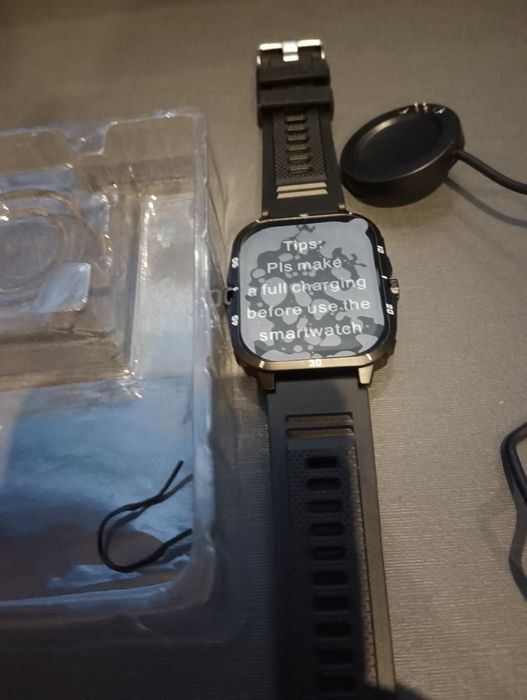 Здравей те продавам смарт часовник състояние ново