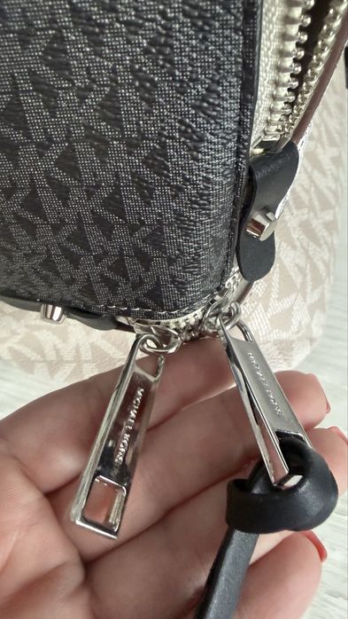 Продам рюкзак MK оригинал и сумки кожа