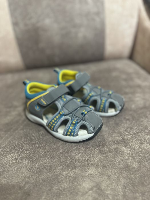 Продам сандали .  .