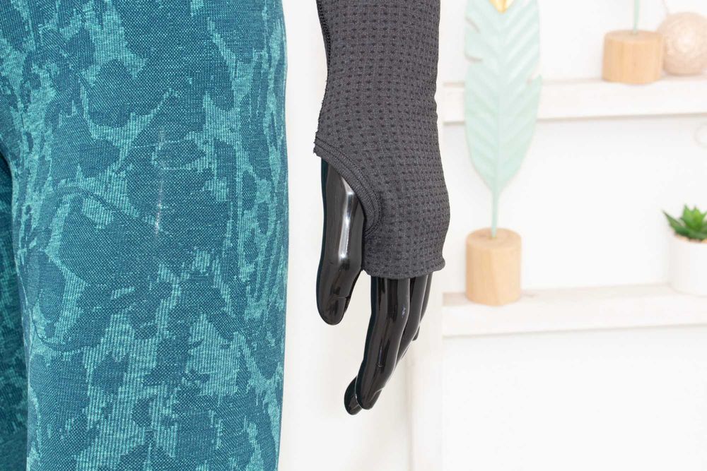 Gymshark дамски комплект кроп топ тъмно сив + клин за фитнес XS