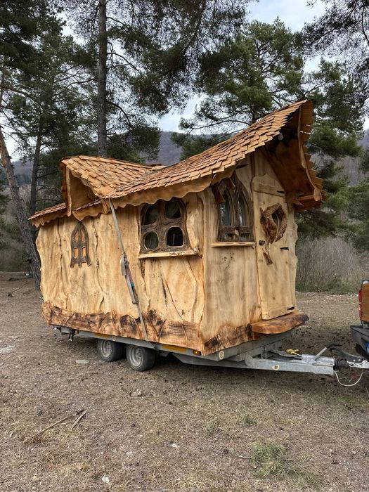 Casă locuibilă rustică disponibilă