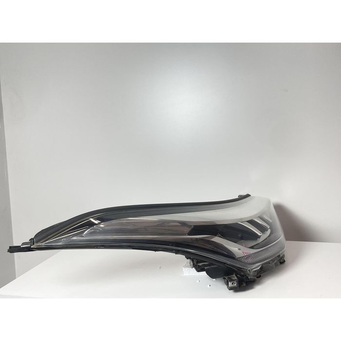 Десен фар за toyota c-hr - 81110f4180