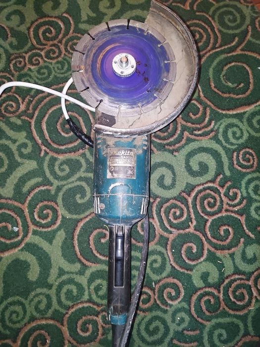 УШМ (болгарка) Makita GA9020