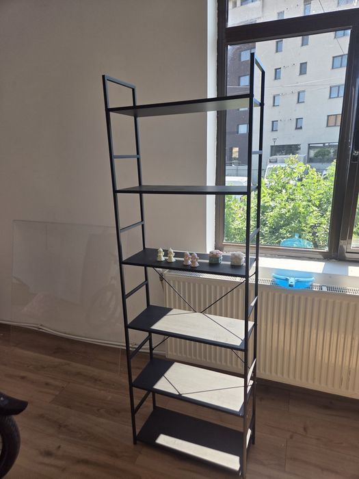 Vând dulap rafturi din lemn