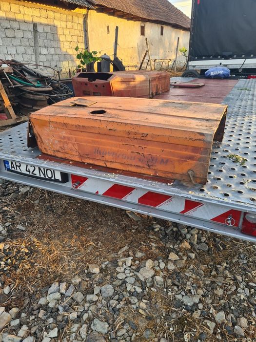 Vând set capote pt Tractor UTB 650