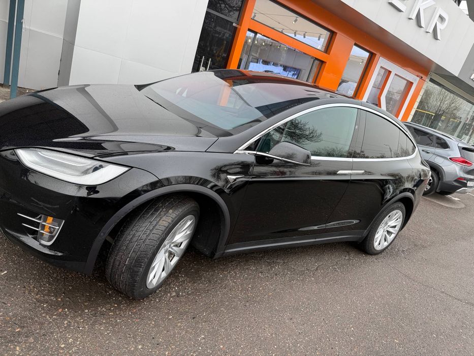 Продаётся автомобиль "Tesla X"