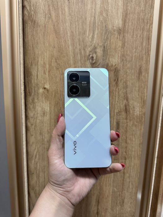 Телефон Vivo Y22