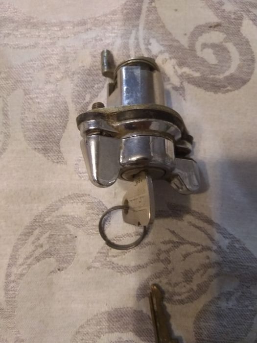 Стари ключове за Лада,Москвич,Опел,Сеат,Форд,Вартбург,МЗ и часовници и