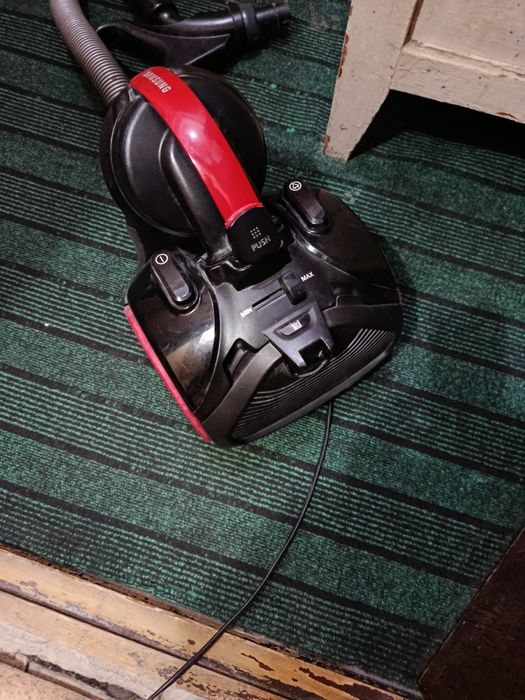 Продаётся пылесос samsung