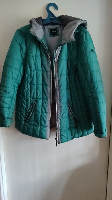 Продам две фирменные  весенние куртки.