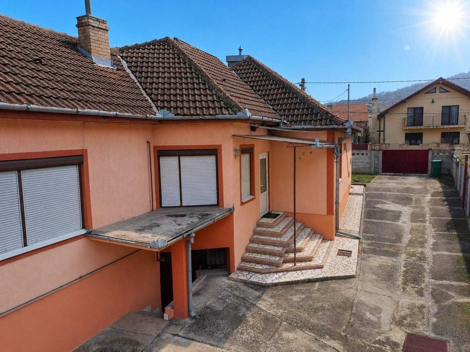 Casa de vanzare in oras Hunedoara (D+P), 541 mp, str.T. Vladimirescu, zona Chizid ( reper:Spitalul Municipal-Botul Calului-Piata Obor )