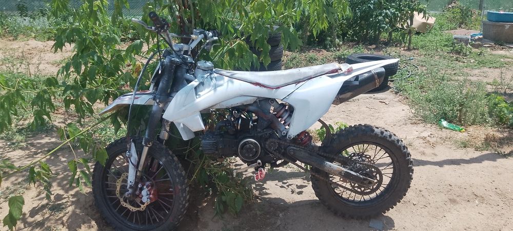 Продавам мотокрос 125 кубика