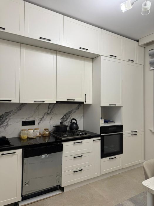 Кухонный гарнитур, шкаф и.т.д