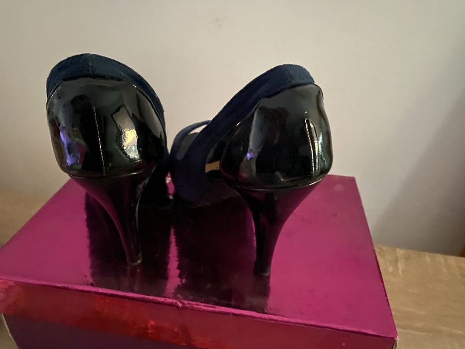 Pantofi cu toc inalt imitatie piele
