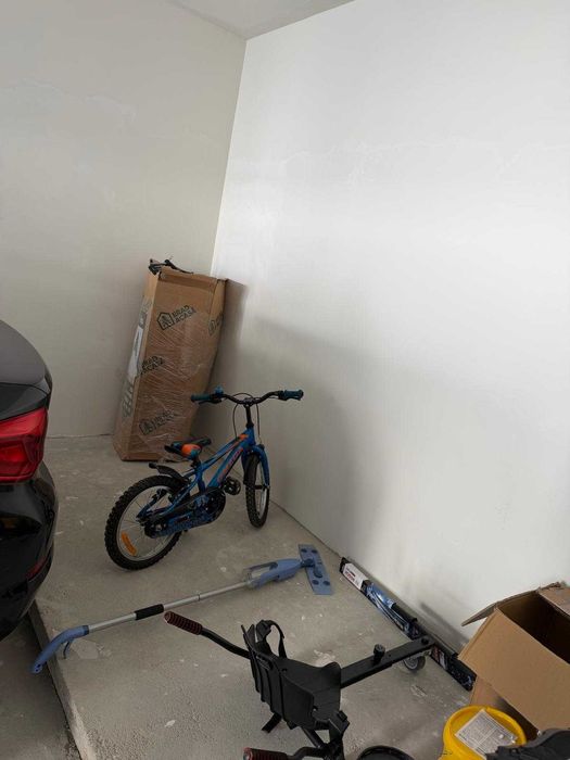 Garaj mare 25,7 m² de închiriat – apă + curent – construcție nouă