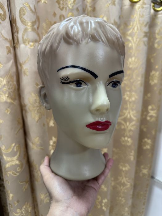 Шапкамен тюрбан сатыуга арналган манекен