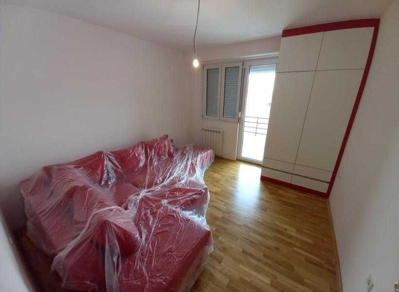 Дава се под наем Тристаен апартамент в Пловдив, Христо Смирненски - 86 кв.м за 402.9 € - Снимка #2