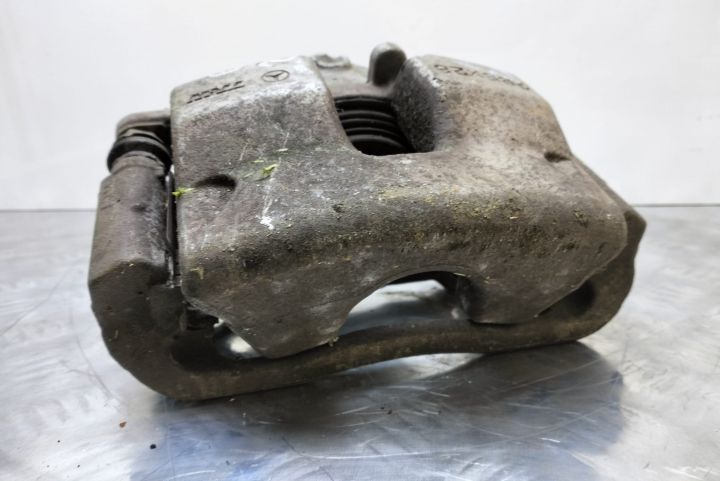 Etrier frana  stânga fata cu suport Mercedes-Benz E-Class W212/S212/