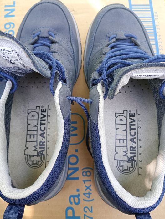 Adidași Asics TOG9N mărimea 39,5 și Meindl 6,5