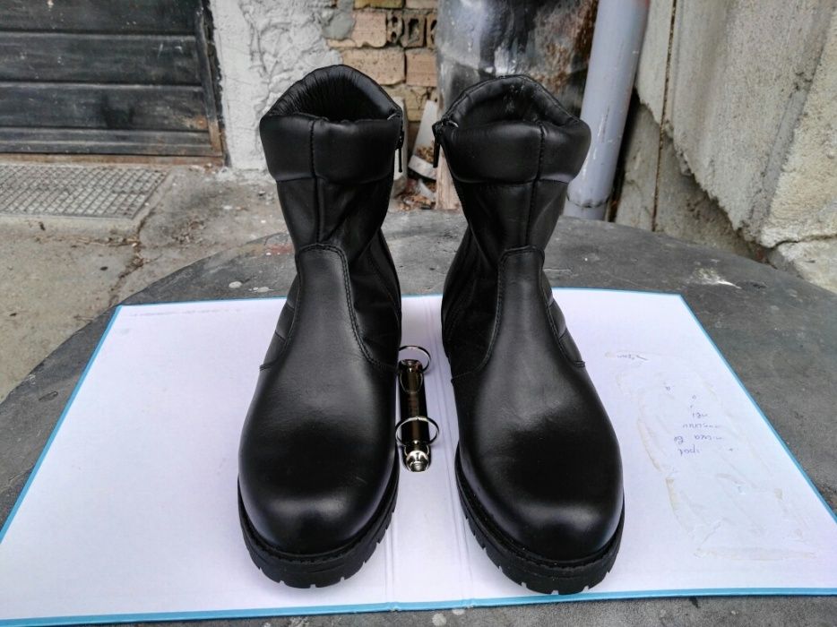 . Боти и кубинки.