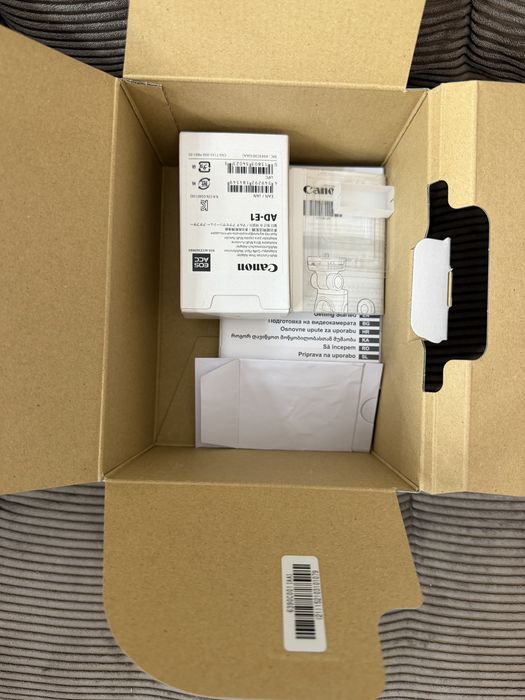 Canon PowerShot V1 Premium Vlogger Kit + AD-E1