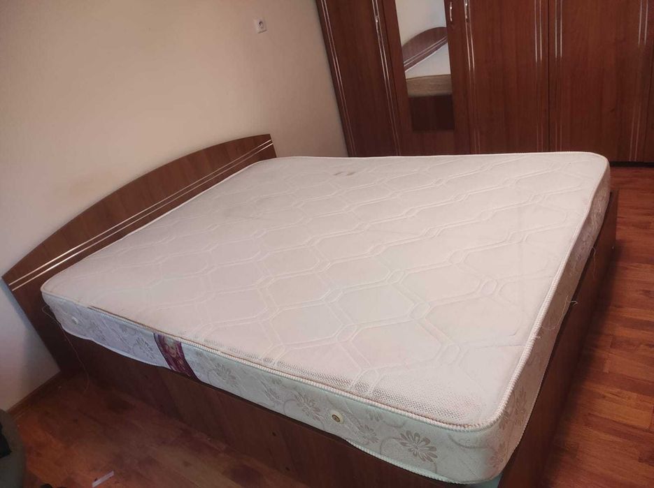 Vând mobilă dormitor