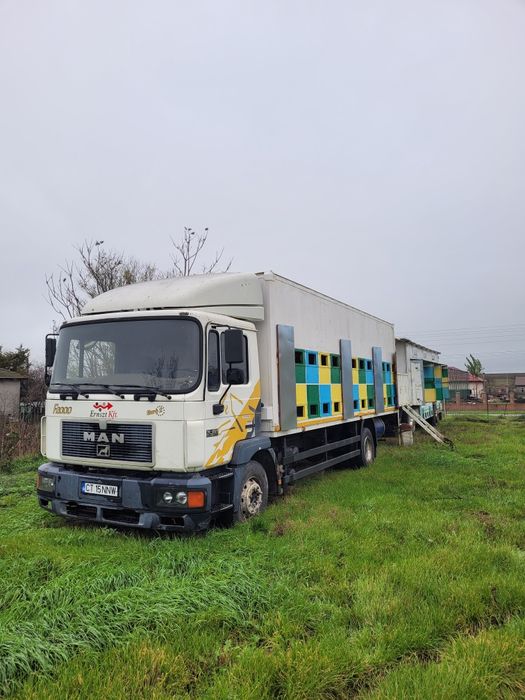 Camion omologat apicol