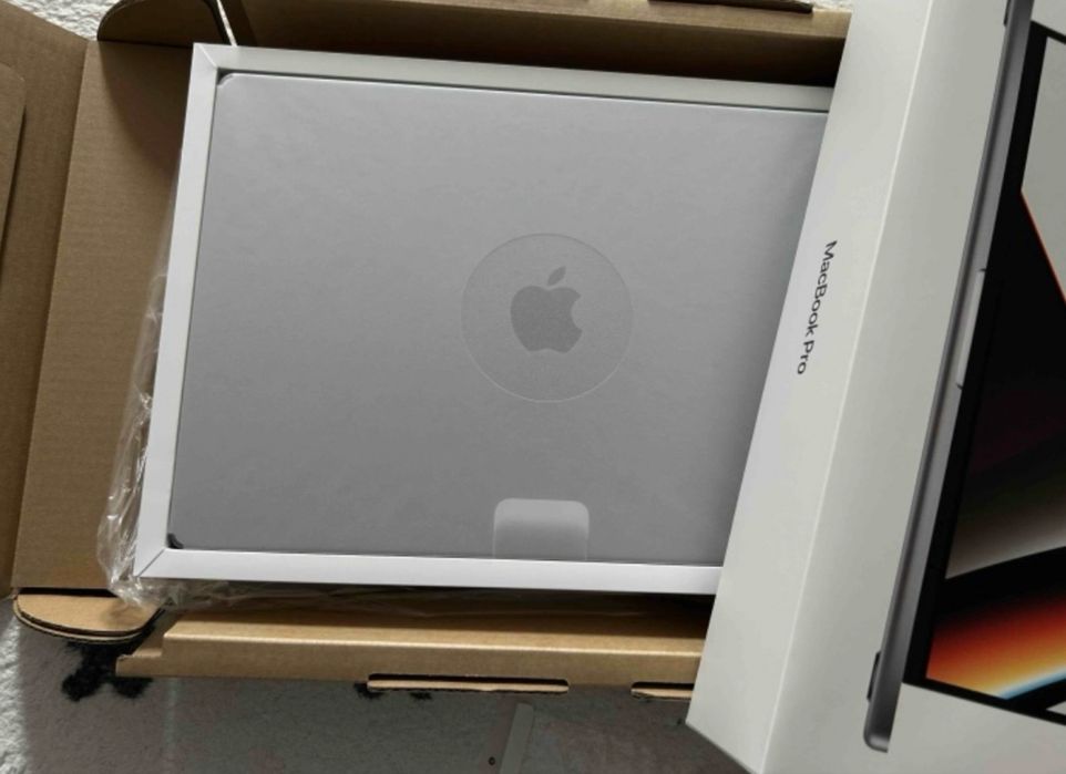 Ноутбук Apple MacBook Pro 16