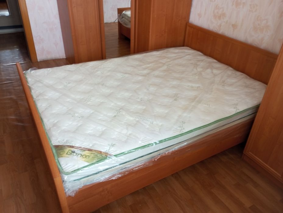 Продам спальный гарнитур