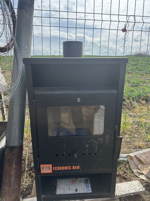 Vând șemineu pe lemne