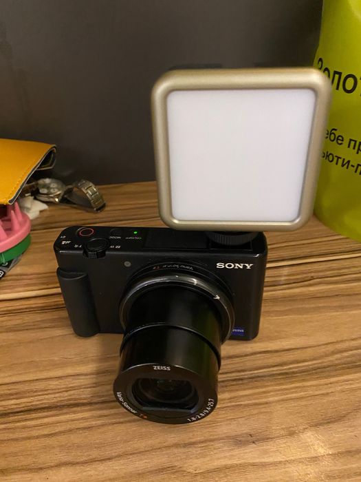 Видео-камера Sony ZV 1